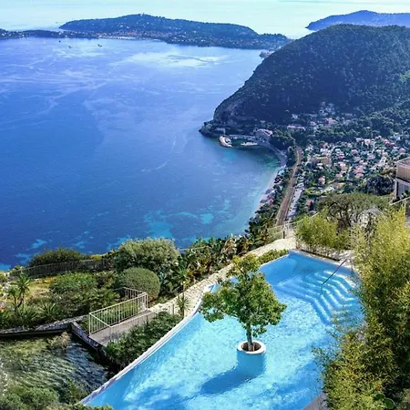 Otel La Chevre D'or 5*