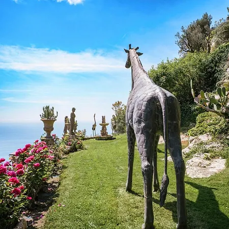 Otel La Chevre D'or 5*